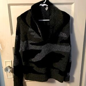 Aqua Women's Camouflage Sweater Size Medium